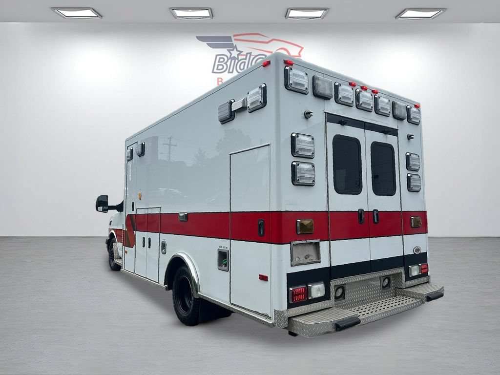 Used 2011 Chevrolet Express 4500 w/ Ambulance Package RWD image 6