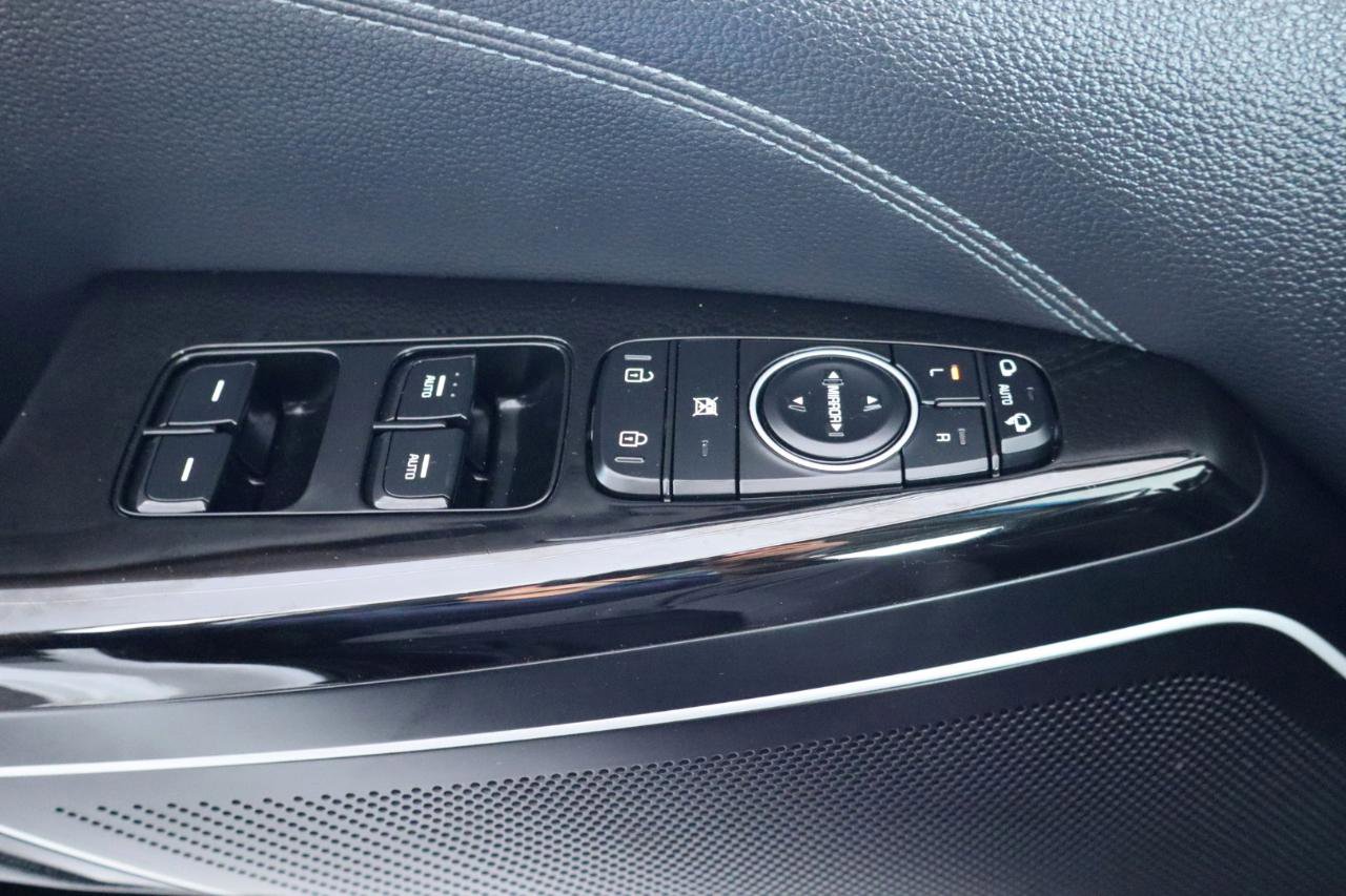 Used 2017 Kia Cadenza Premium w/ Luxury Package FWD image 28