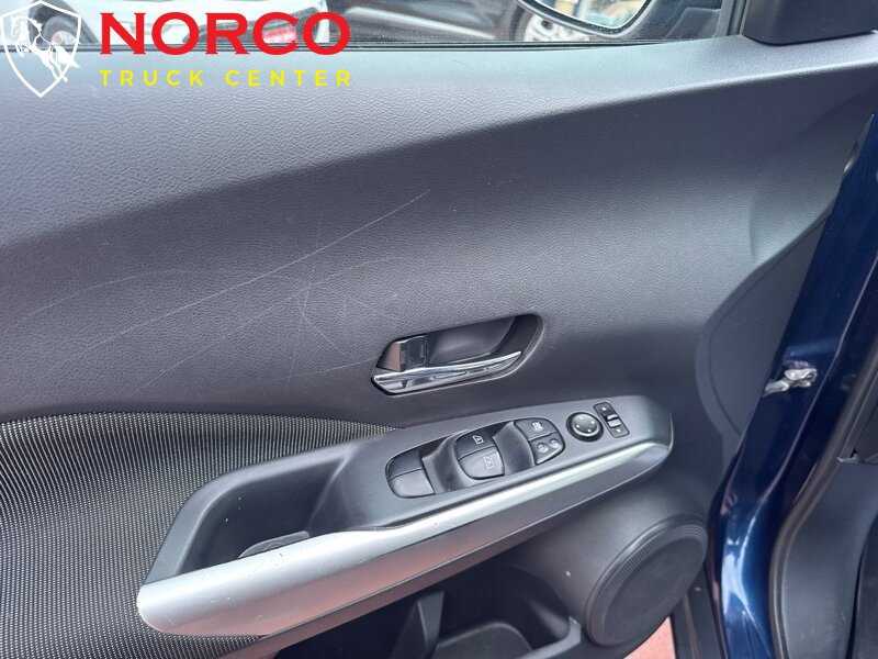 Used 2019 Nissan Kicks SV image 16