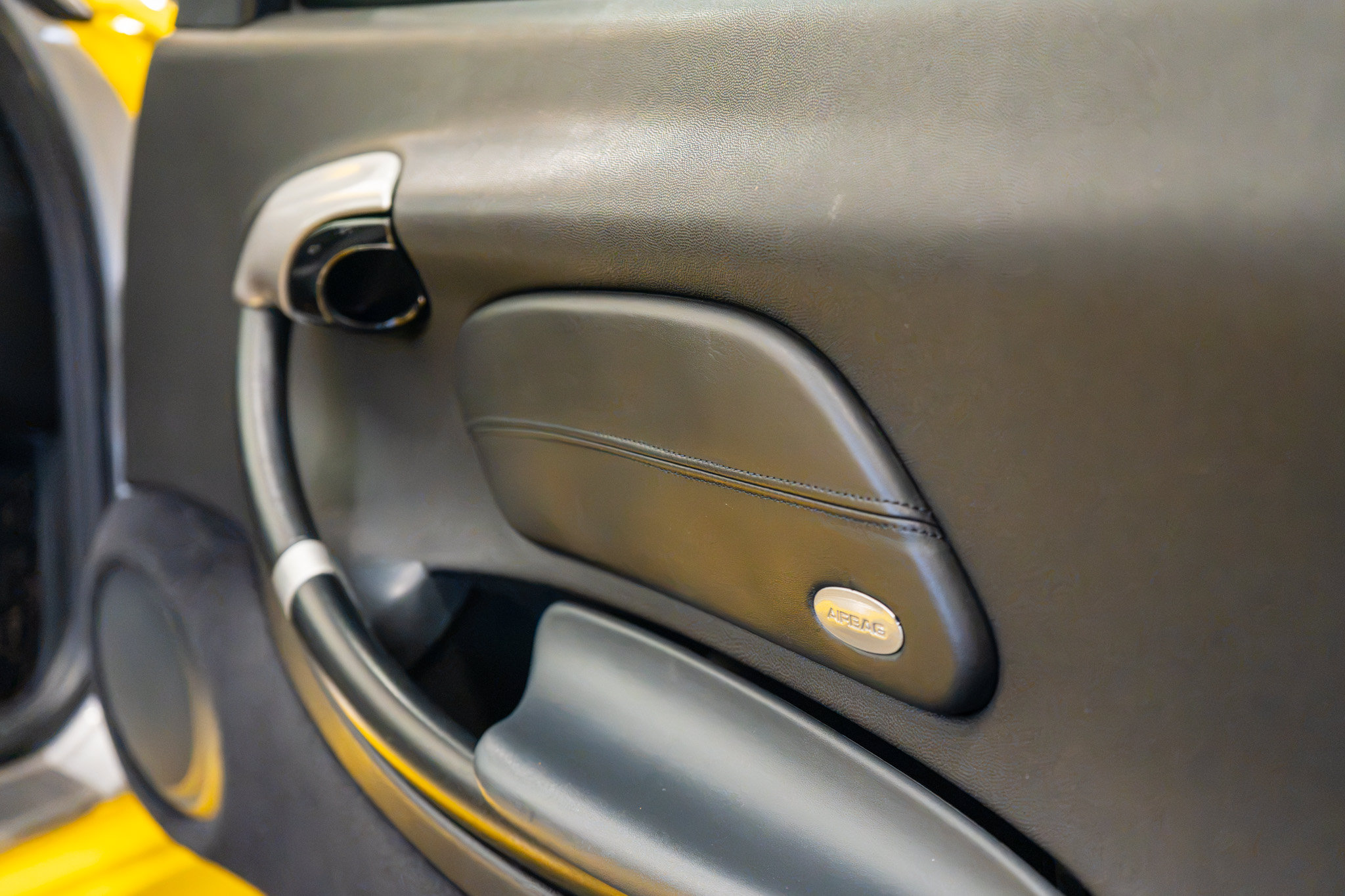 Used 1998 Porsche Boxster RWD image 40
