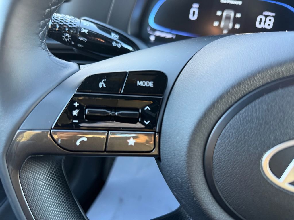 Certified 2025 Hyundai Elantra Sport image 13