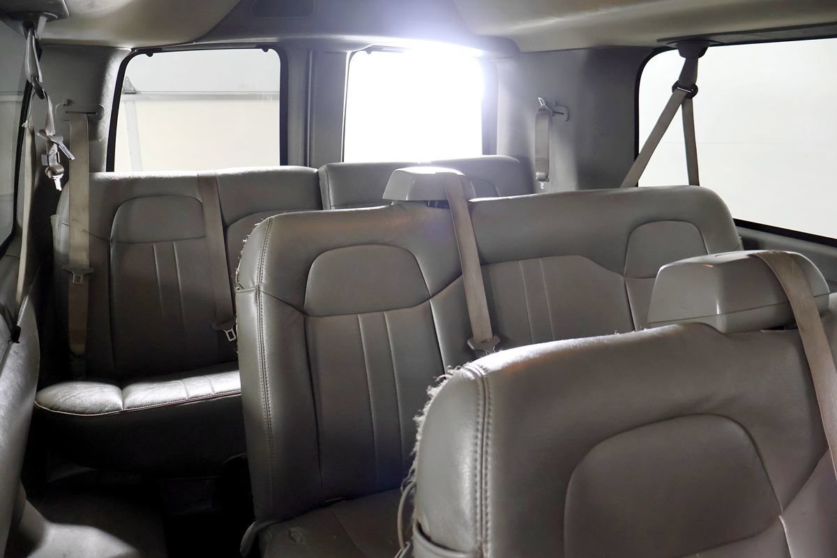 Used 2016 Chevrolet Express 3500 LS RWD image 32