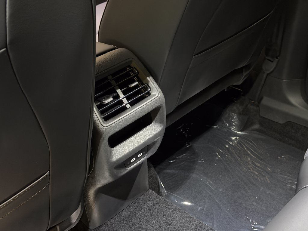 New 2026 Volkswagen Tiguan SE R-Line AWD/4WD image 24