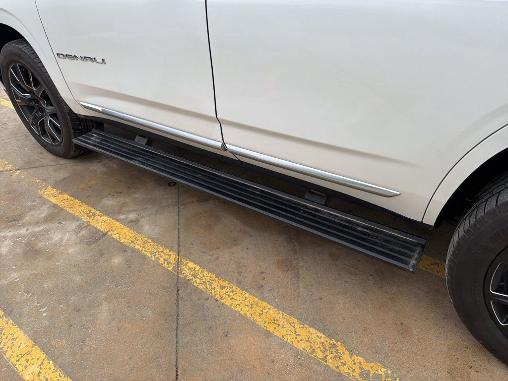 Used 2021 GMC Yukon Denali w/ Denali Ultimate Package image 10