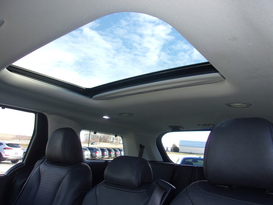 Used 2024 Kia Carnival SX Prestige image 11