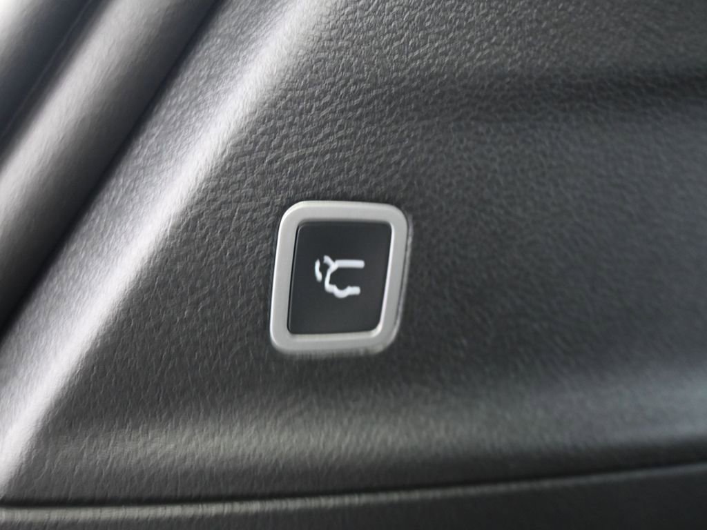 Used 2026 Chrysler Voyager LX image 35