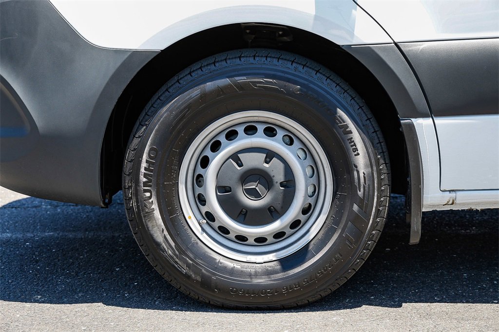 Used 2024 Mercedes-Benz eSprinter 170 Cargo image 9