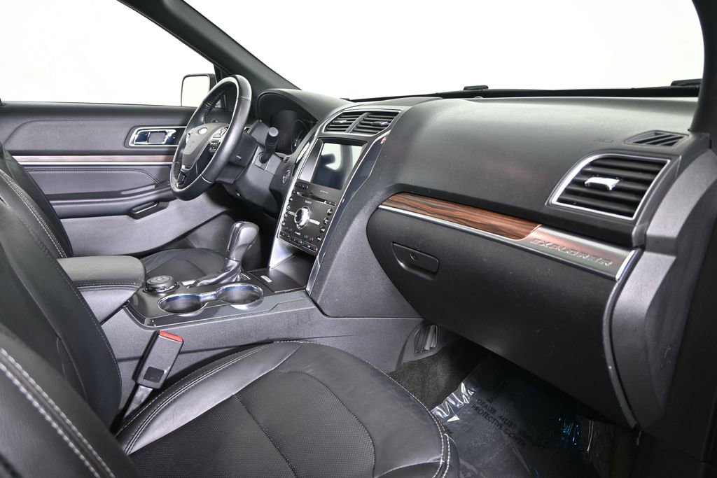 Used 2018 Ford Explorer Limited w/ Equipment Group 301A AWD/4WD image 15