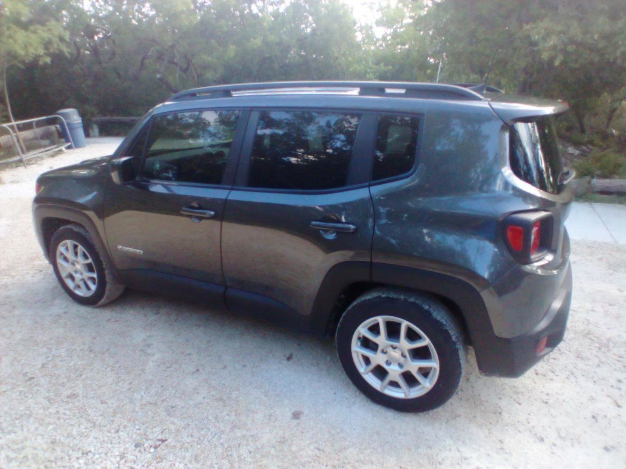 Used 2020 Jeep Renegade Latitude image 3