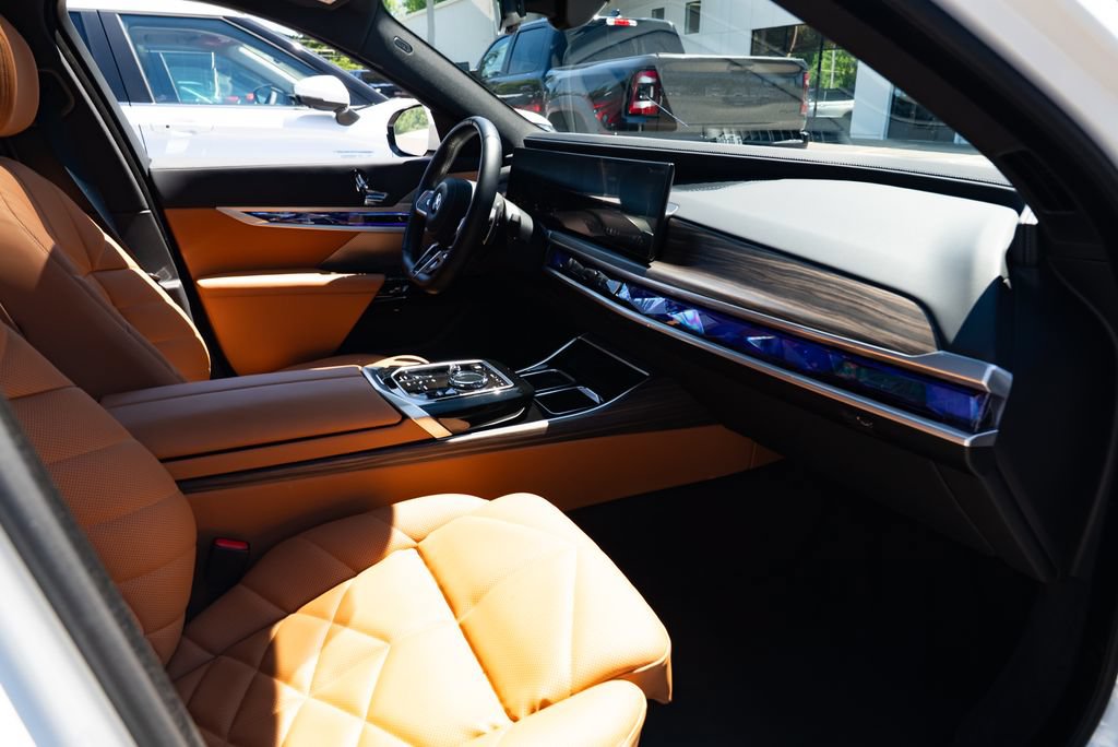 Used 2025 BMW 740i xDrive w/ Premium Package AWD/4WD image 28