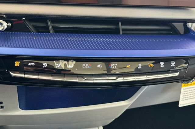 New 2027 Cadillac Optiq Luxury w/ LPO, Floor Liner Package AWD/4WD image 21