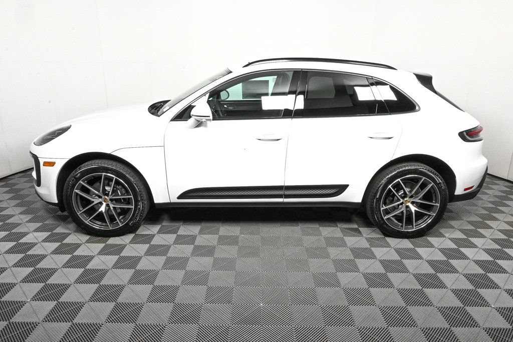 Certified 2026 Porsche Macan AWD/4WD image 2