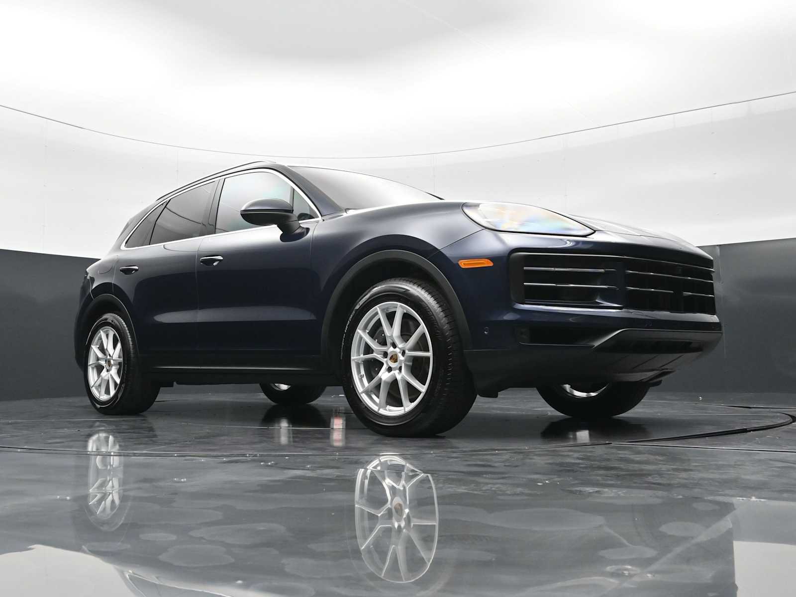 Certified 2025 Porsche Cayenne AWD/4WD image 44