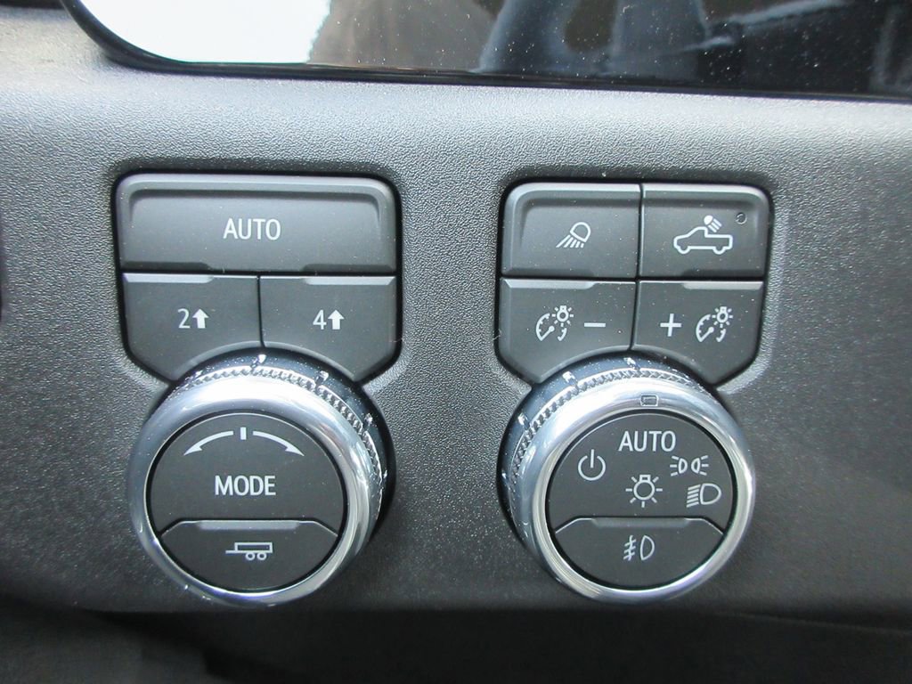 New 2026 GMC Sierra 1500 SLT image 14