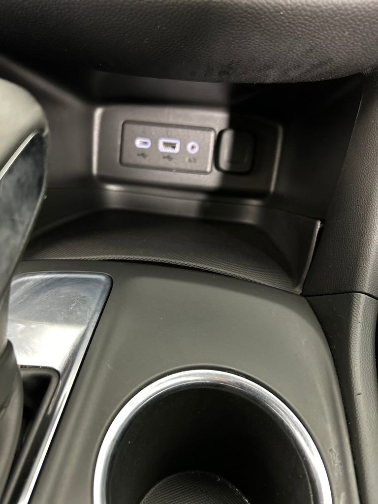 Used 2022 Chevrolet Equinox LT w/ LPO, Floor Liner Package image 16