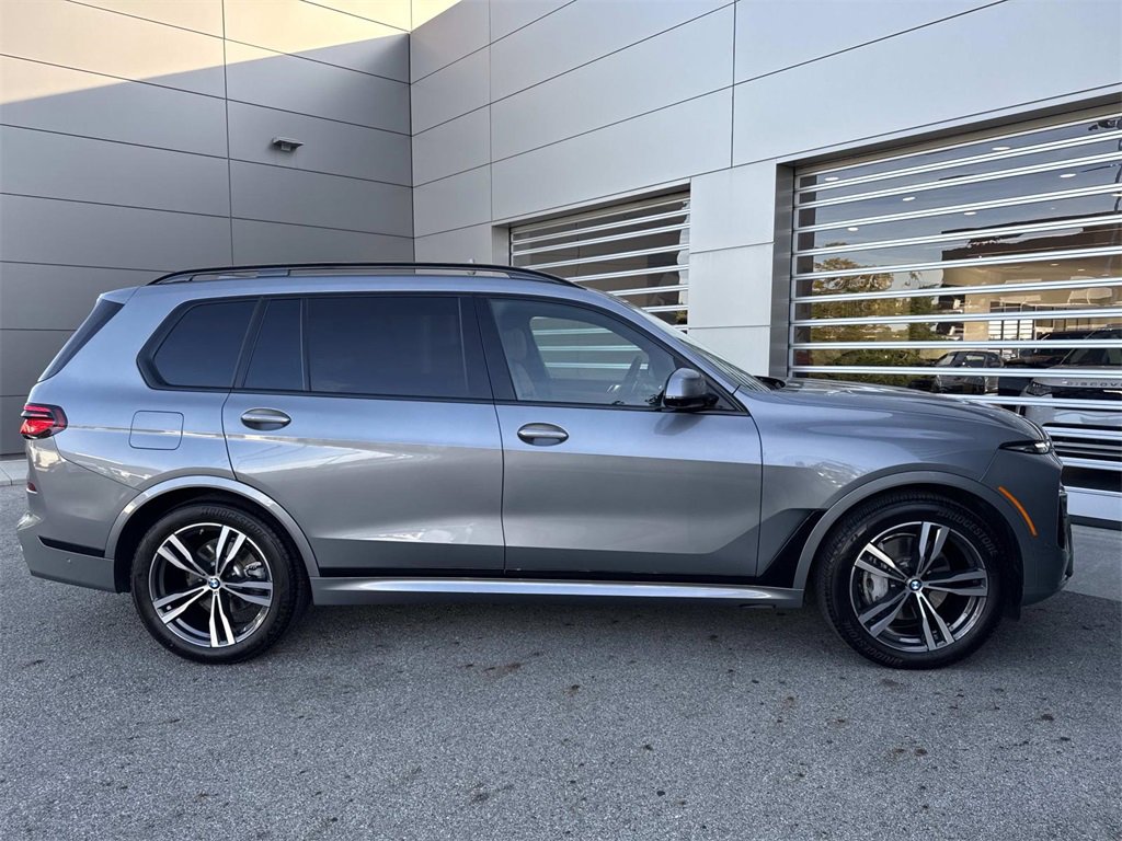 Used 2025 BMW X7 xDrive40i w/ M Sport Package image 9