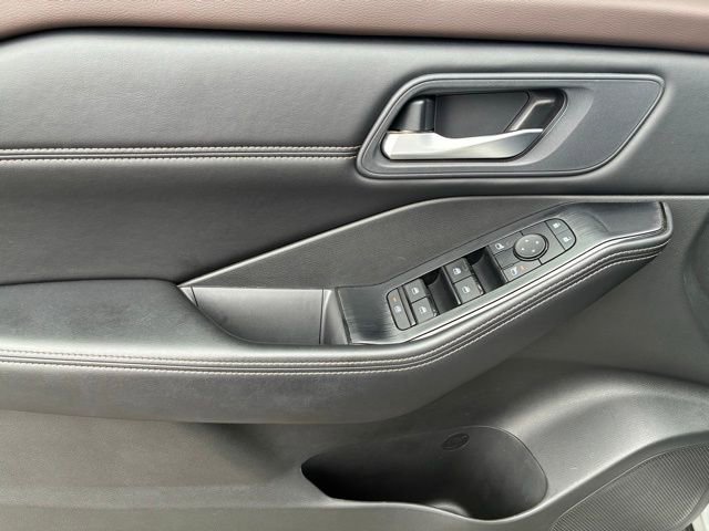 Certified 2023 Nissan Rogue SV w/ SV Premium B Package FWD image 17