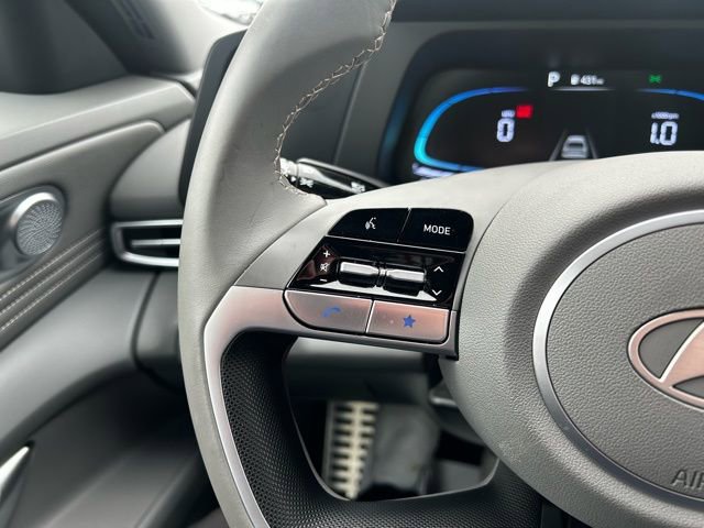 Certified 2025 Hyundai Elantra Sport image 18