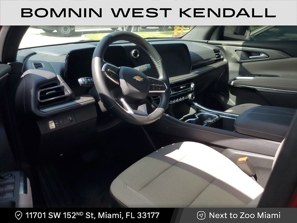 Used 2025 Chevrolet Traverse LT w/ Driver Confidence Package image 14