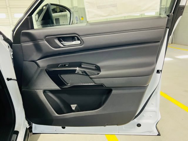 New 2026 Nissan Pathfinder Platinum FWD image 38