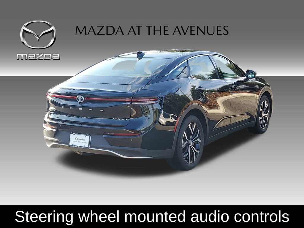 Used 2023 Toyota Crown Limited image 4