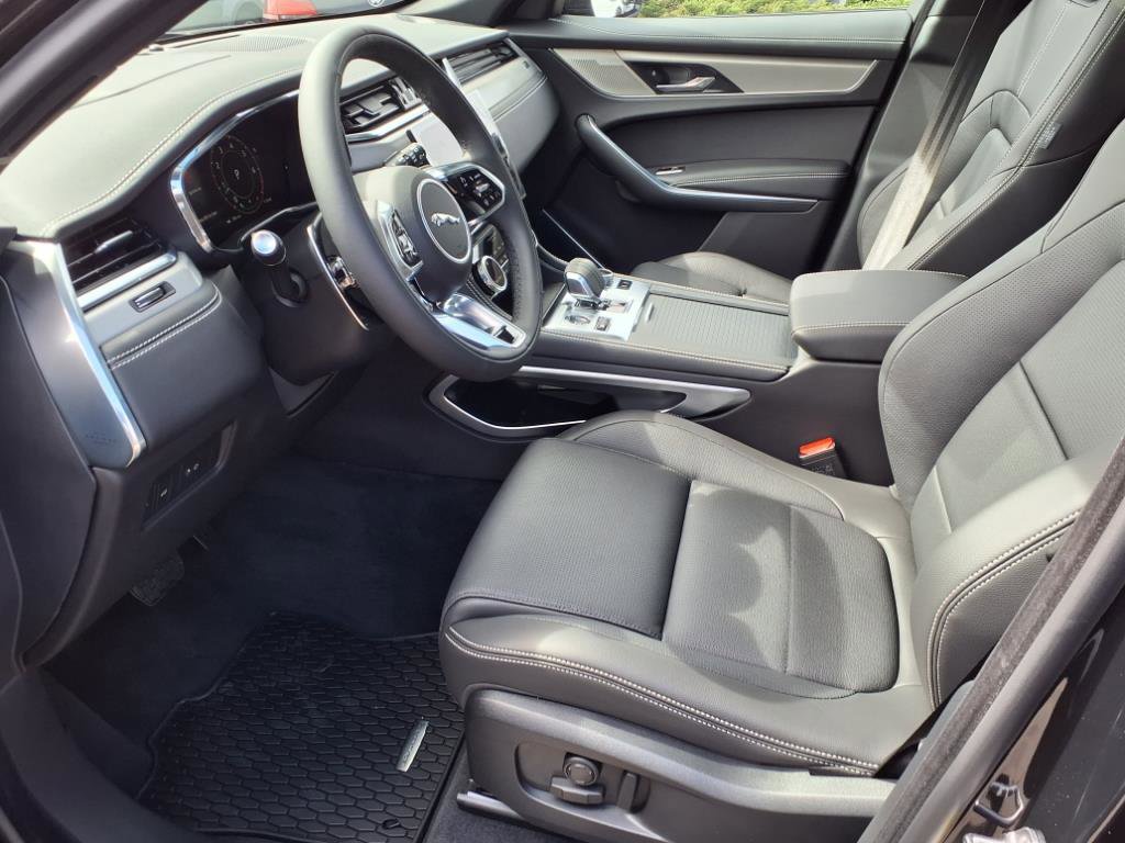 New 2026 Jaguar F-PACE R-Dynamic S image 17