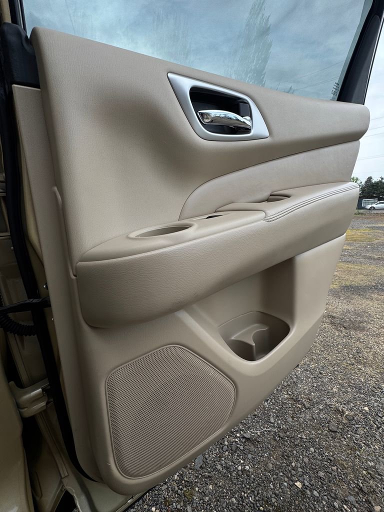 Used 2013 Nissan Pathfinder Platinum w/ Platinum Premium Pkg AWD/4WD image 32