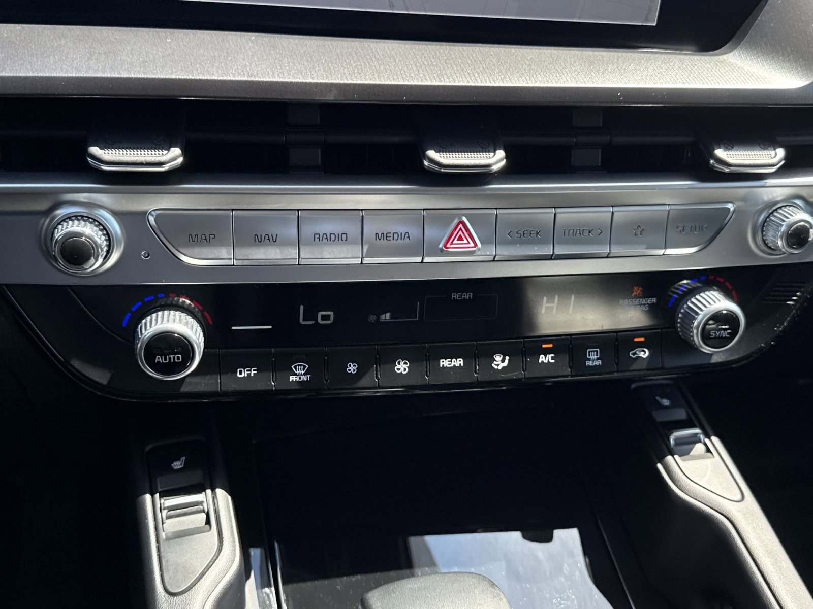 Used 2024 Kia Telluride S image 19