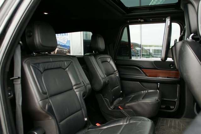 Used 2018 Lincoln Navigator L Select image 32