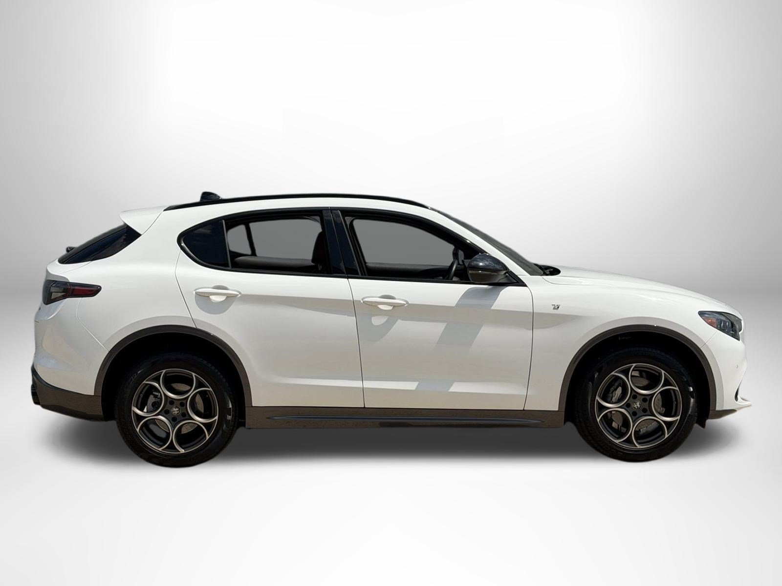 Used 2024 Alfa Romeo Stelvio Ti AWD/4WD image 6