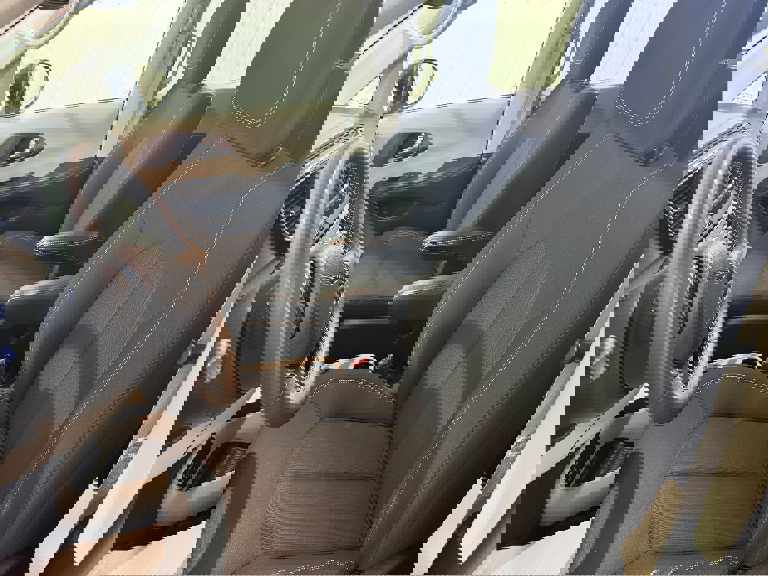 Used 2024 Chrysler Voyager LX image 8