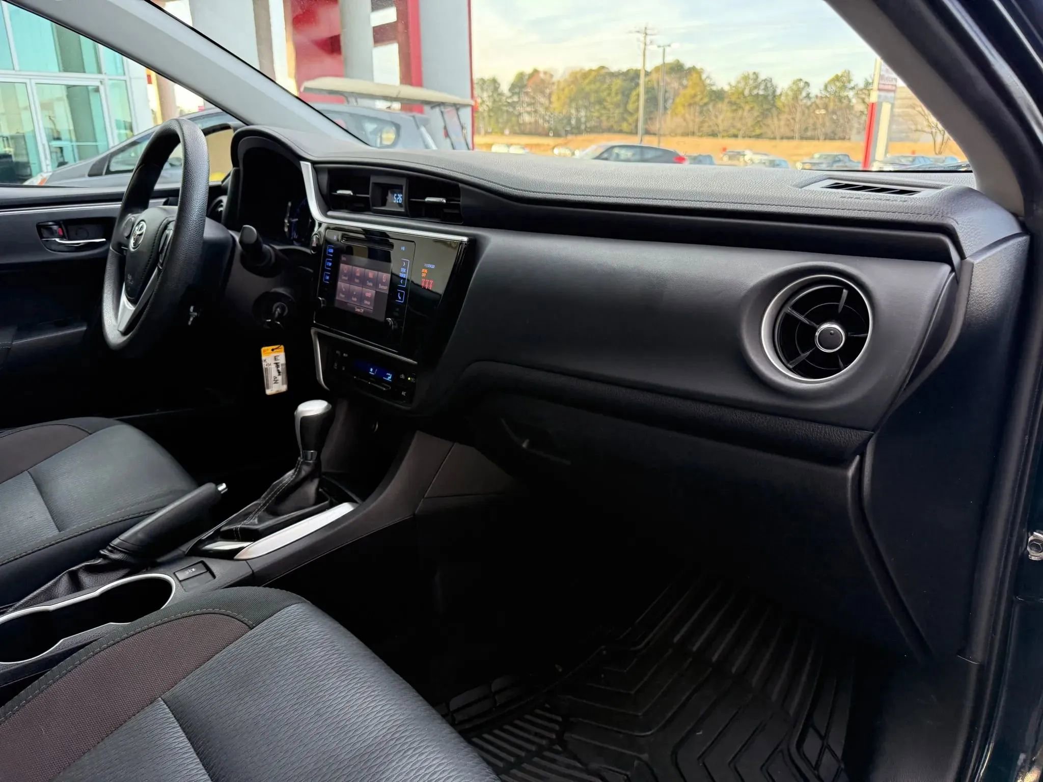 Used 2019 Toyota Corolla L image 19