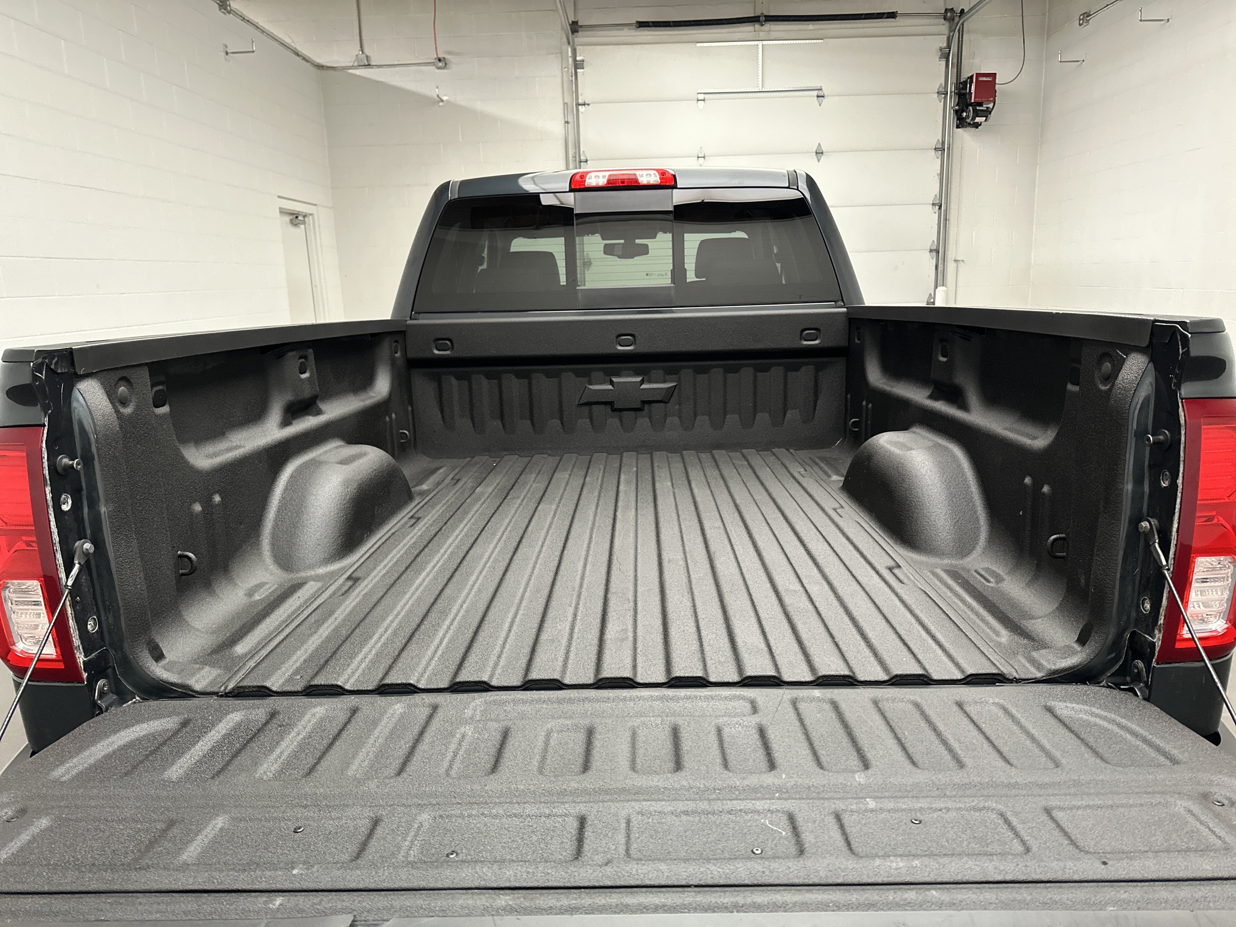 Used 2018 Chevrolet Silverado 1500 LTZ w/ Sport Package AWD/4WD image 16