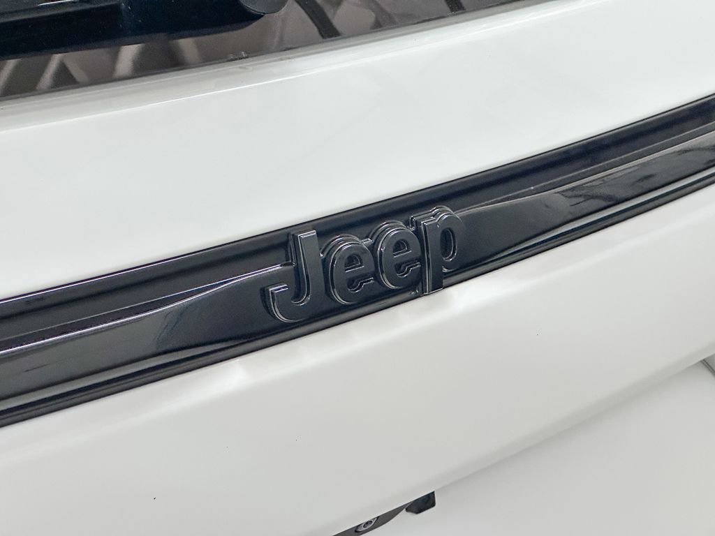 Certified 2023 Jeep Grand Cherokee Altitude image 17
