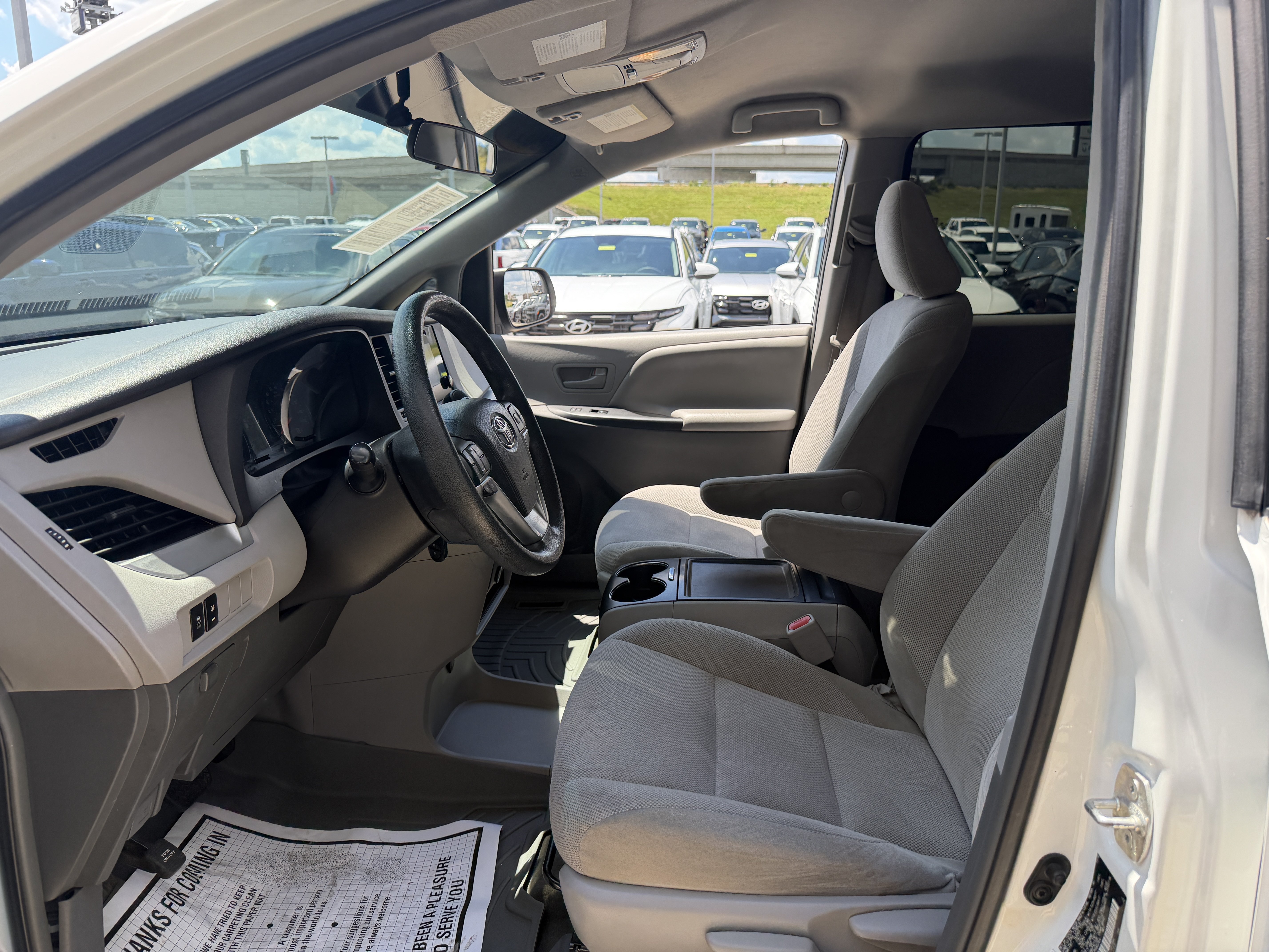 Used 2017 Toyota Sienna L FWD image 29