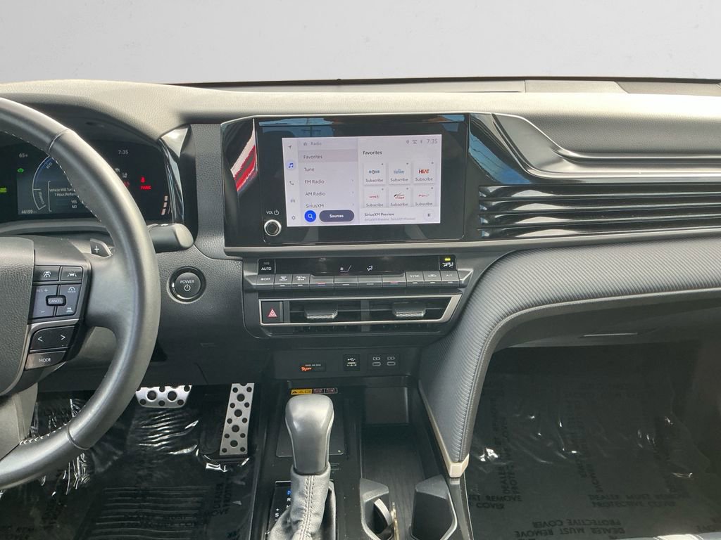 Used 2025 Toyota Camry SE image 11