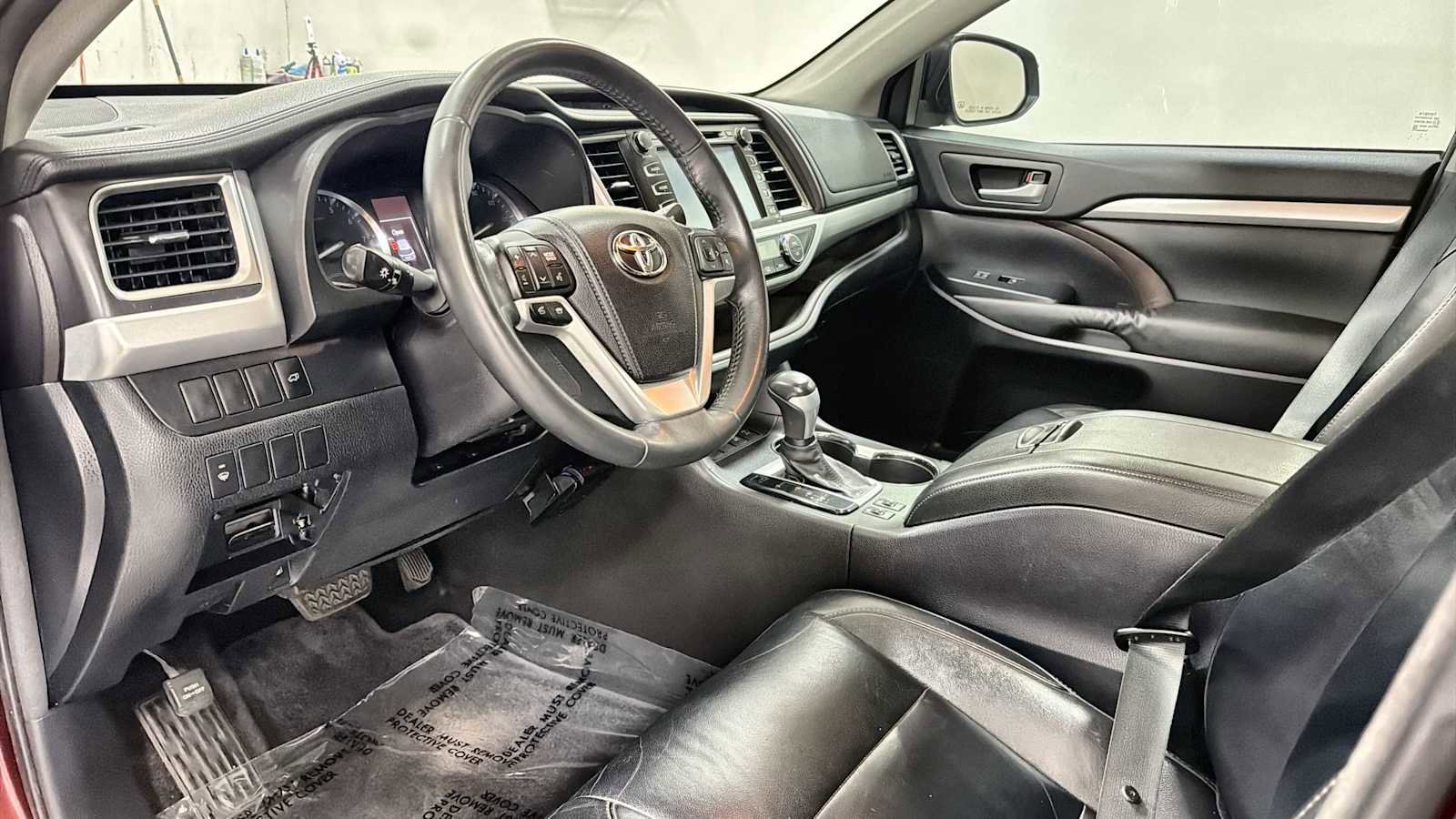 Used 2014 Toyota Highlander XLE AWD/4WD image 12