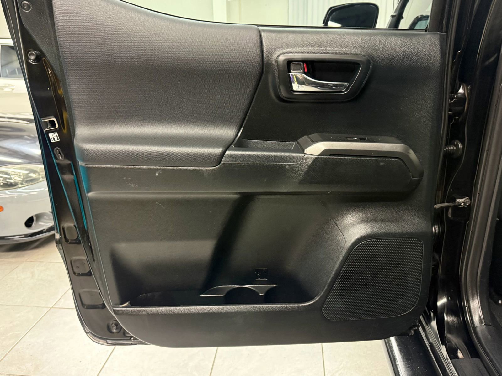 Used 2017 Toyota Tacoma TRD Sport image 15