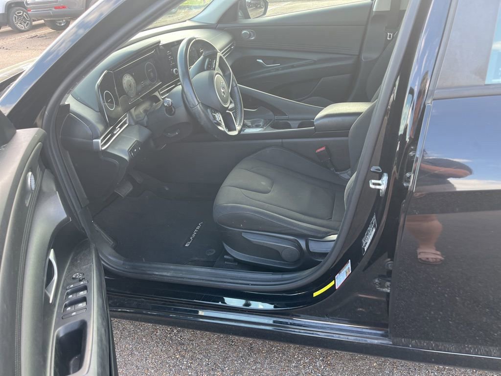 Used 2021 Hyundai Elantra SEL w/ Convenience Package FWD image 12