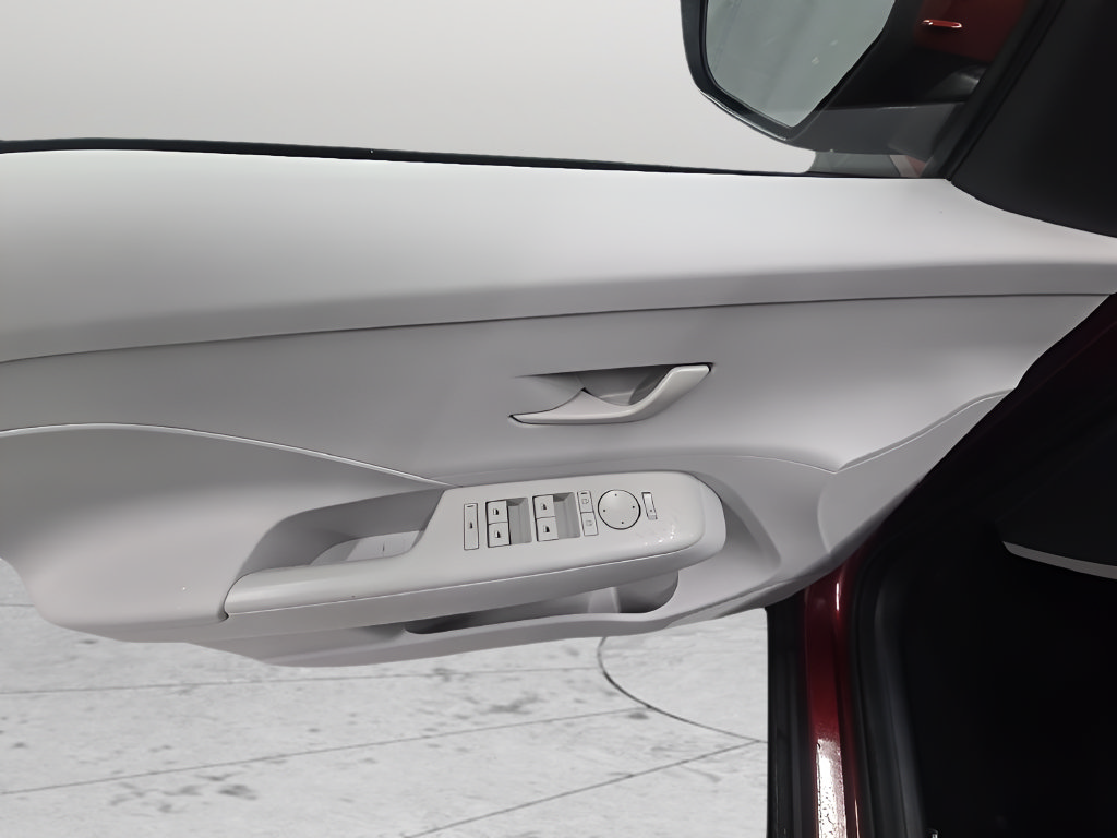 Used 2025 Hyundai Kona SEL FWD image 11