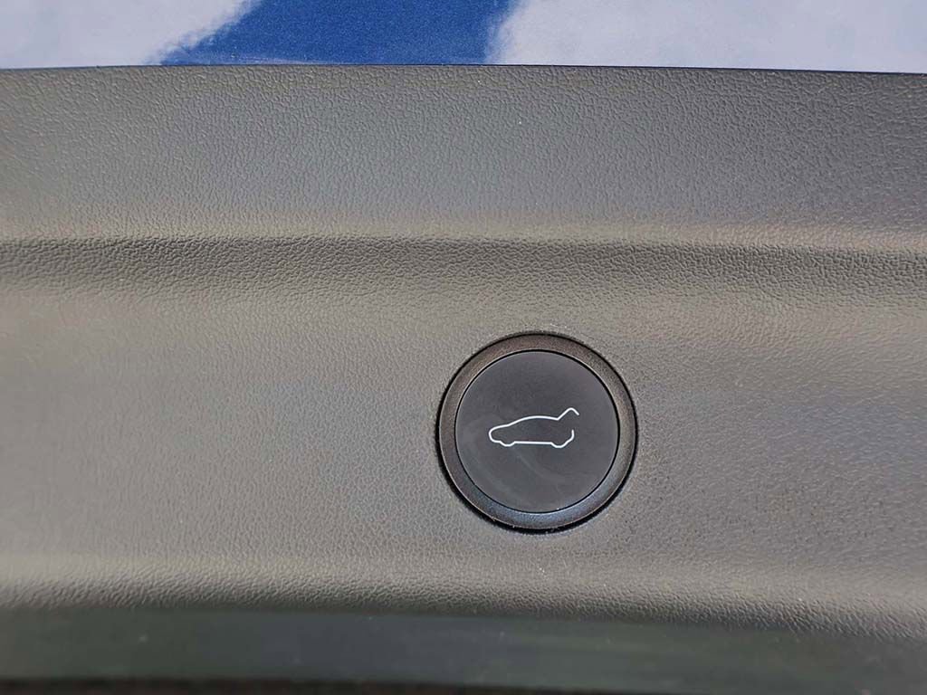 Used 2022 Tesla Model Y Long Range image 19