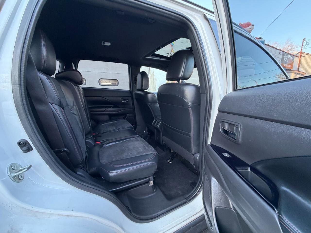 Used 2020 Mitsubishi Outlander LE FWD image 32