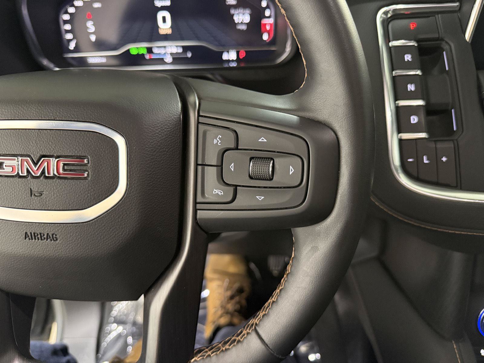 Used 2024 GMC Yukon XL AT4 w/ AT4 Premium Plus Package AWD/4WD image 13