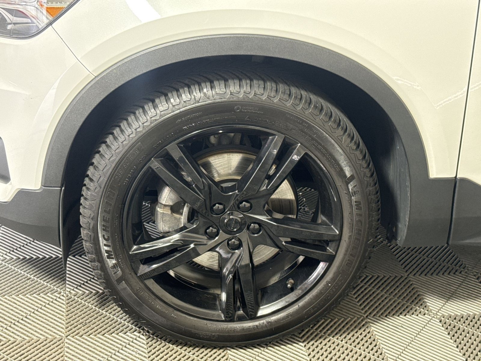 Used 2020 Volvo XC40 T5 R-Design AWD/4WD image 12
