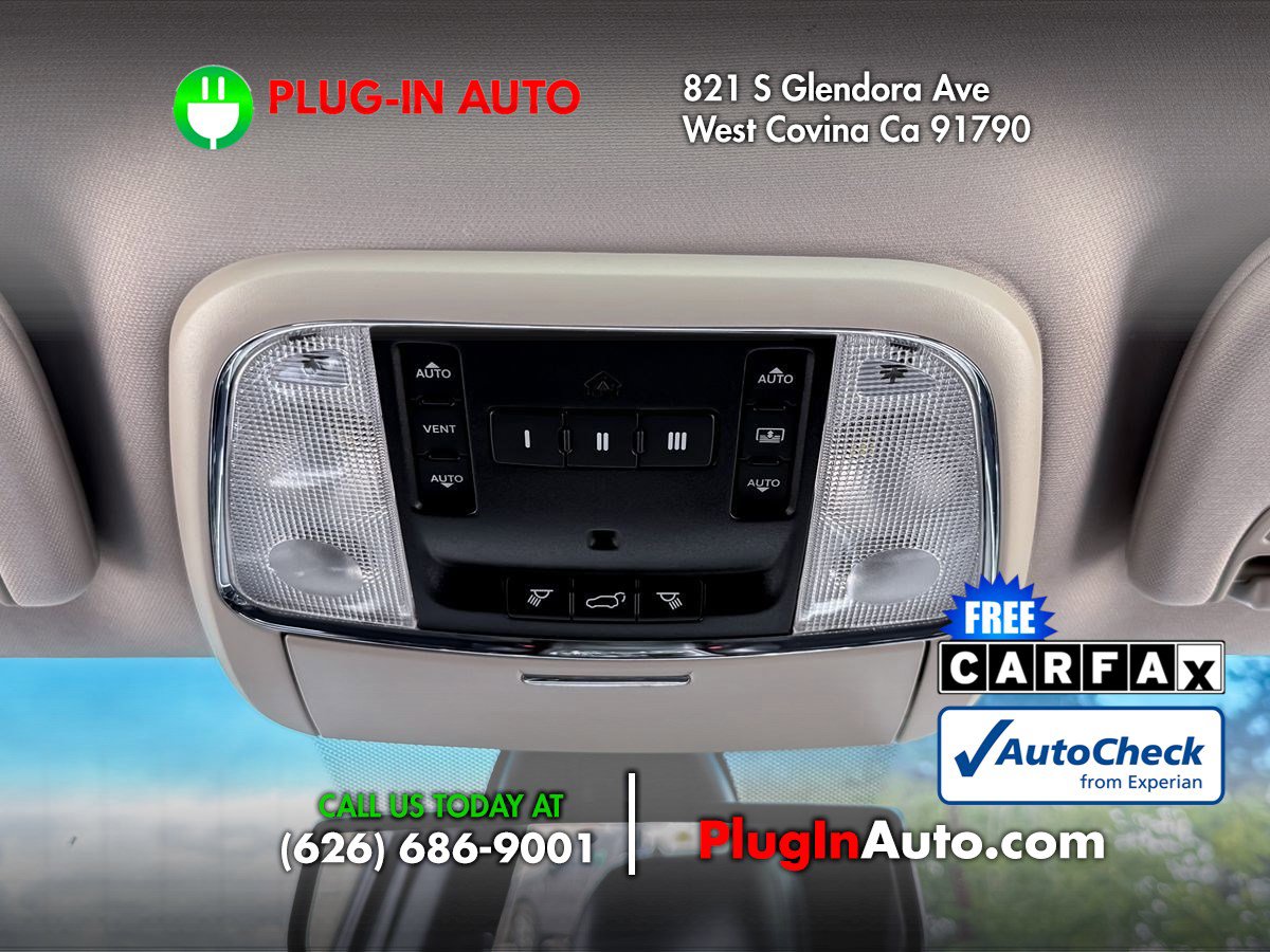 Used 2012 Jeep Grand Cherokee SRT8 w/ Luxury Group II AWD/4WD image 19