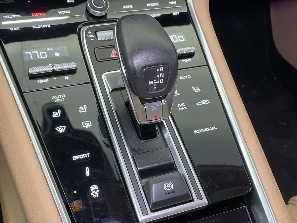 Certified 2022 Porsche Panamera 4 Platinum Edition image 34