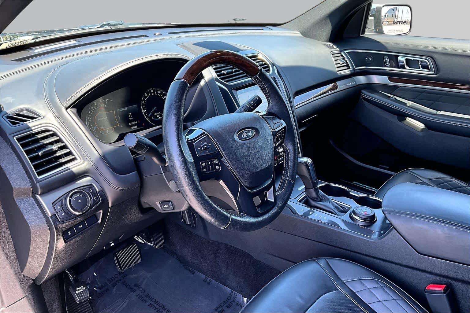 Used 2017 Ford Explorer Platinum AWD/4WD image 17