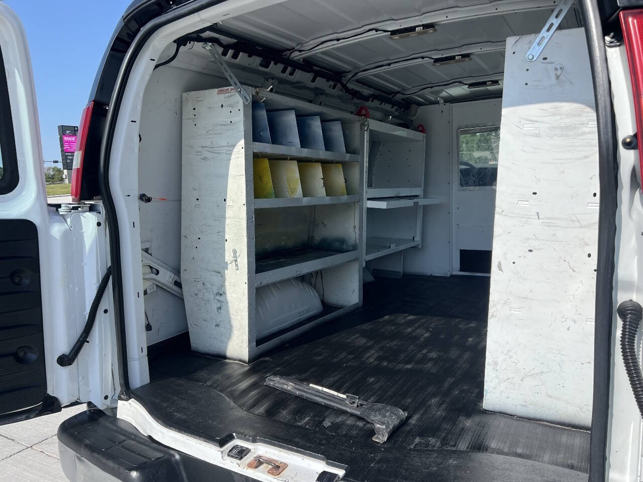 Used 2015 Chevrolet Express 2500 RWD image 14