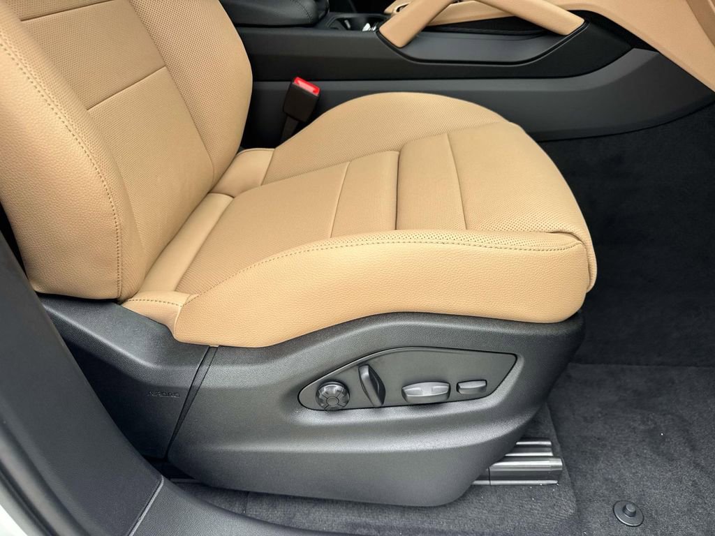 New 2026 Porsche Cayenne E-Hybrid AWD/4WD image 17