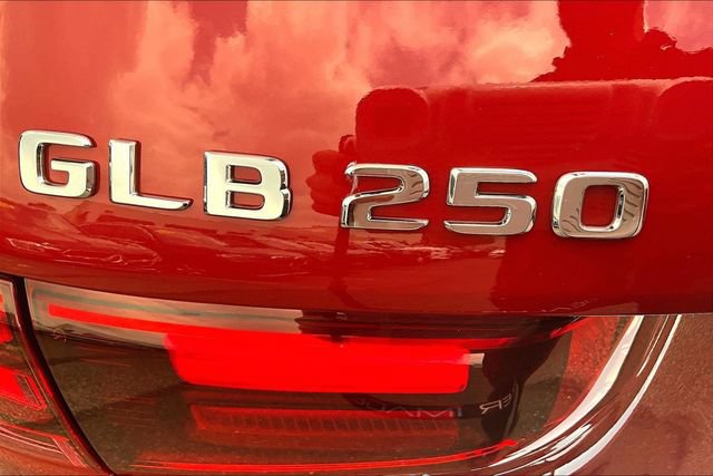 Used 2026 Mercedes-Benz GLB 250 4MATIC image 8
